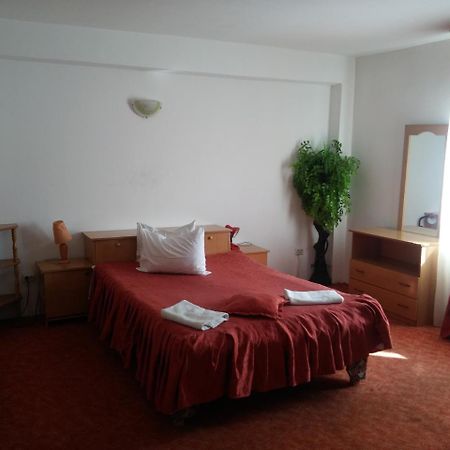 Bed and Breakfast Riviera Valceana Râmnicu Vâlcea Esterno foto