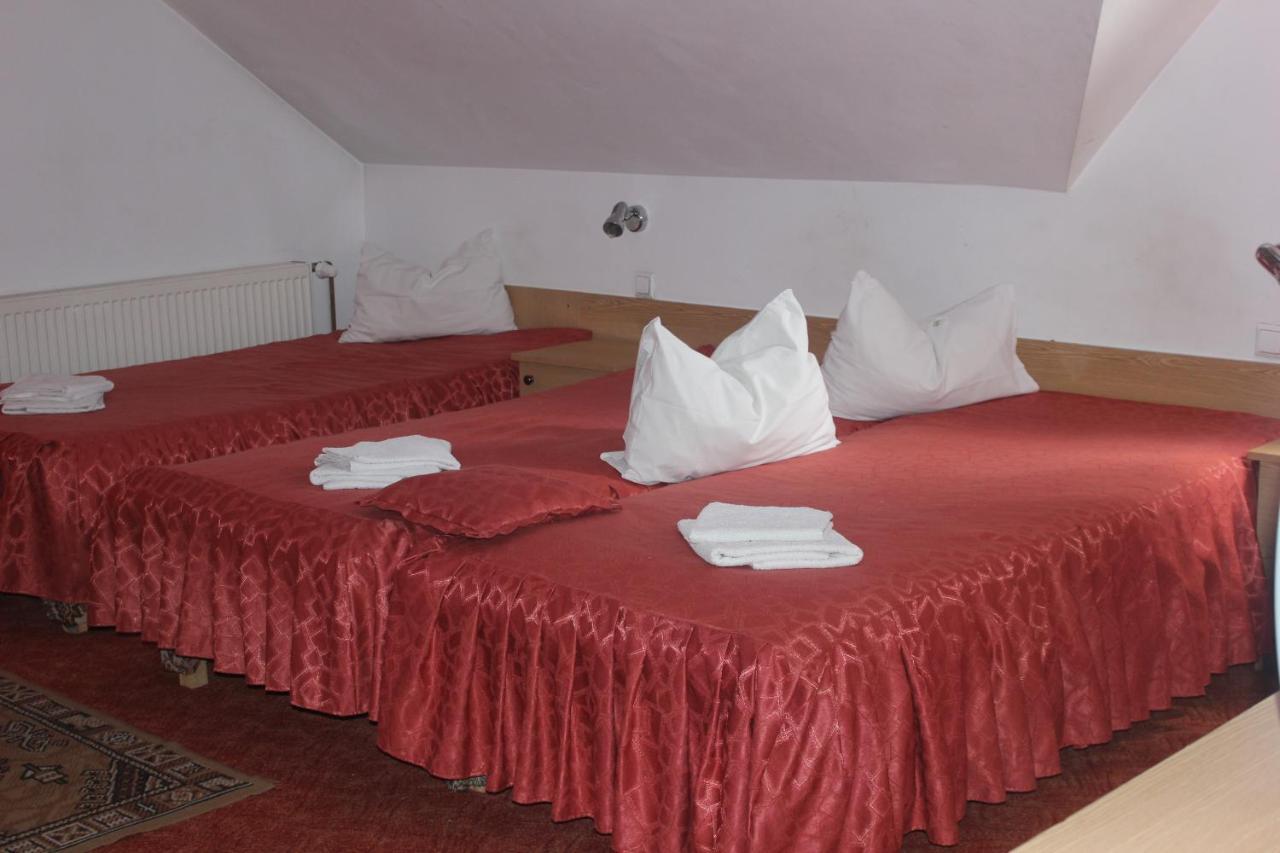 Bed and Breakfast Riviera Valceana Râmnicu Vâlcea Esterno foto