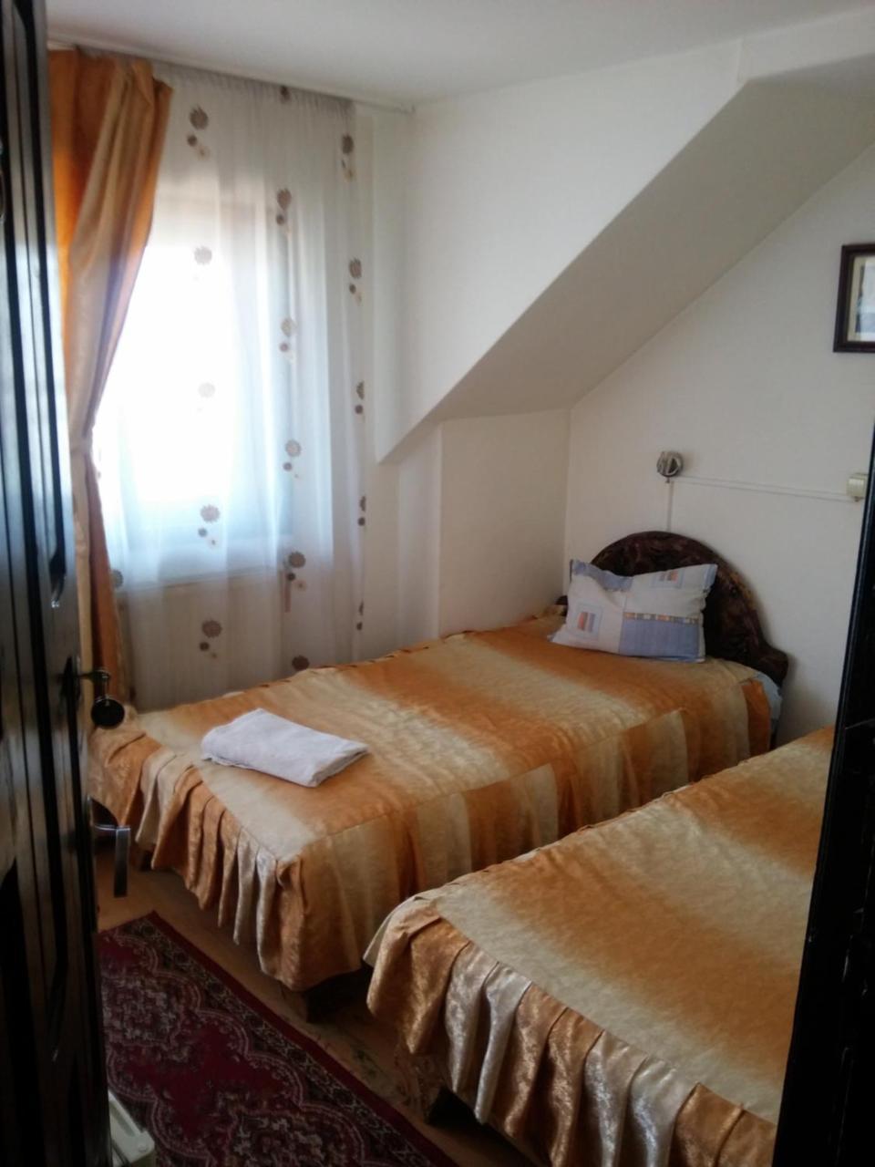 Bed and Breakfast Riviera Valceana Râmnicu Vâlcea Esterno foto