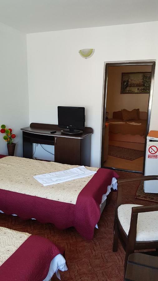 Bed and Breakfast Riviera Valceana Râmnicu Vâlcea Esterno foto