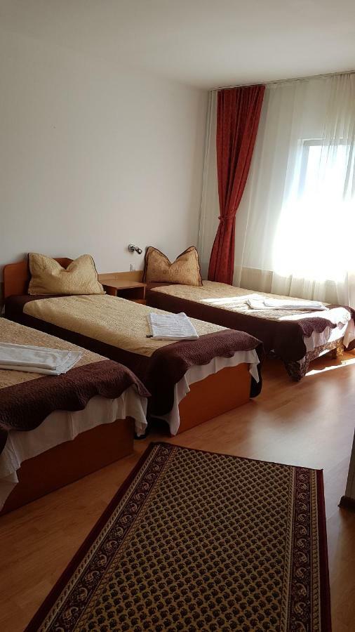 Bed and Breakfast Riviera Valceana Râmnicu Vâlcea Esterno foto