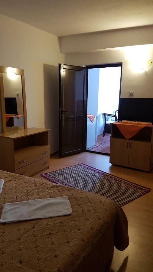 Bed and Breakfast Riviera Valceana Râmnicu Vâlcea Esterno foto
