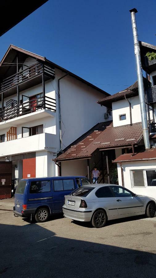 Bed and Breakfast Riviera Valceana Râmnicu Vâlcea Esterno foto