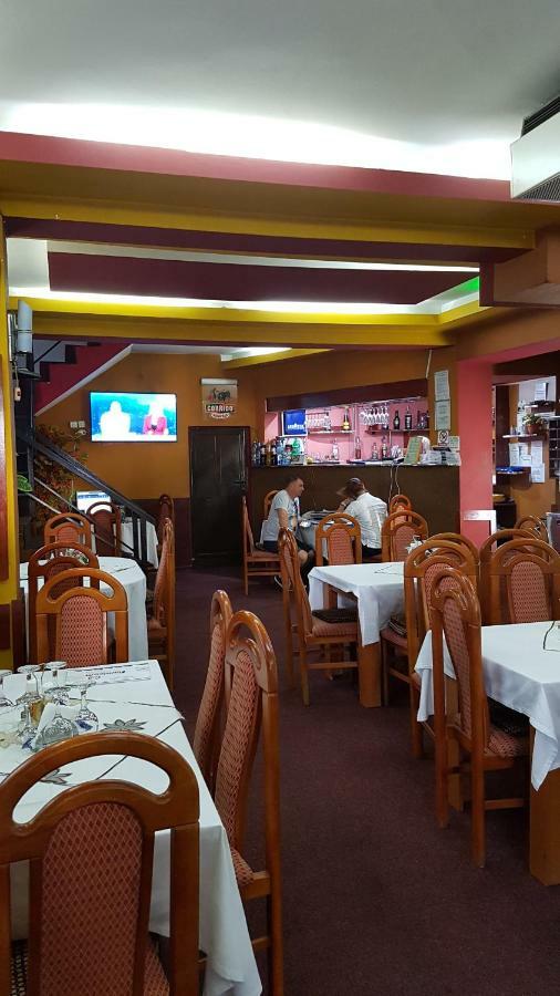 Bed and Breakfast Riviera Valceana Râmnicu Vâlcea Esterno foto