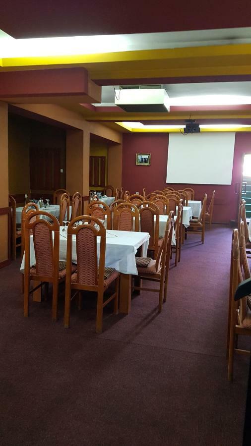 Bed and Breakfast Riviera Valceana Râmnicu Vâlcea Esterno foto