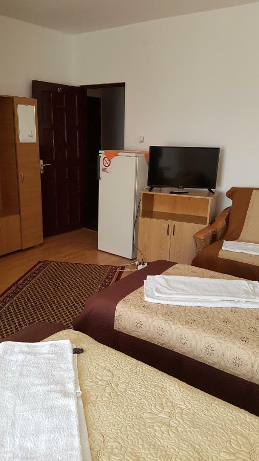 Bed and Breakfast Riviera Valceana Râmnicu Vâlcea Esterno foto