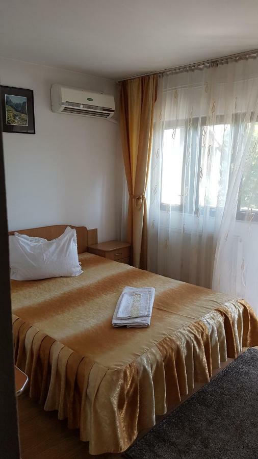 Bed and Breakfast Riviera Valceana Râmnicu Vâlcea Esterno foto